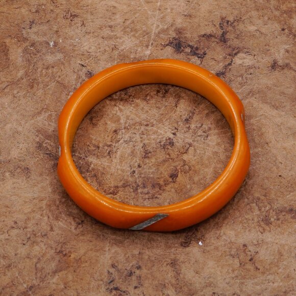 1930-50 Vintage Bakelite Butterscotch Orange Carved Bangle W/ Metal Inlay 8 Inch - Picture 10 of 12